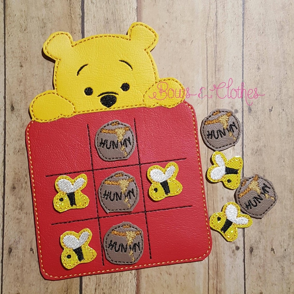 Disney Pooh bear tic tac toe travel game